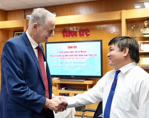 Đại sứ Israel thăm báo Tuổi Trẻ