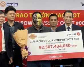 Một ngày, hai khách hàng trúng số Vietlott hơn 96 tỉ đồng