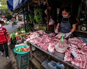 Nhu cầu tiêu thụ thấp, giá thịt heo chìm sâu dưới đáy