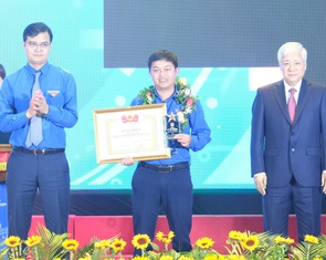 Trao giải thưởng Lý Tự Trọng cho 100 cán bộ Đoàn toàn quốc