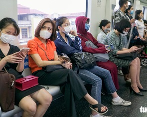 'Đi làm bằng tàu điện, tôi mất chưa tới 10.000 đồng/ngày'