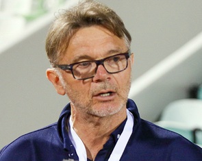 HLV Troussier 'hài lòng' dù U23 Việt Nam thua đậm U23 UAE