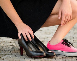 Vì sao nhiều người thừa cân béo phì cảm giác có vật lạ trong giày?