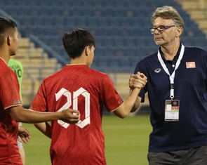 Những câu hỏi với HLV Philippe Troussier