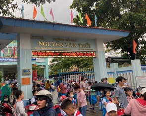 Vụ 'người lạ tới cổng trường dụ dỗ học sinh lên xe': Học sinh tự nghĩ ra để được đón sớm