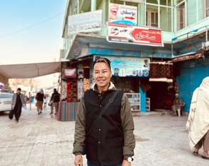 Đến Afghanistan thời Taliban - Kỳ 1: Súng AK và 'bùa hộ mệnh' visa kẹp thông hành