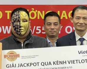 Nhắn tin mua Vietlott, trúng độc đắc hơn 73 tỉ đồng