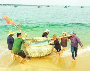 Cuối tuần rong chơi xóm chài bình dị ở Phú Quốc, du khách tới là mê