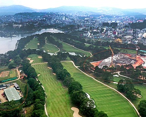 Xây công trình lớn trong Đồi Cù, dư luận bức xúc