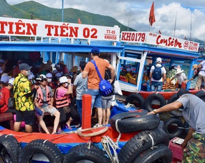 Máy bay tăng chuyến đến Nha Trang, khách sạn vẫn ngóng khách dịp lễ