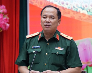 Đại sứ Nga thi viết bảo vệ nền tảng tư tưởng của Đảng
