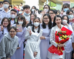Thay quét rác, viết tường trình, học trò Trường Bùi Thị Xuân bị 'phạt' đọc sách