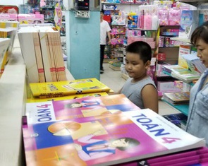 Phát hành sách giáo khoa mới lớp 4, 8 và 11 từ ngày 15-6