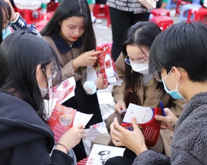 Nhiều trường đại học vẫn yêu cầu thí sinh nộp giấy xác nhận cư trú khi xét tuyển