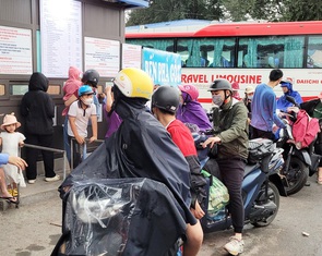 Mưa lớn, khách đến Cát Bà ngày đầu nghỉ lễ khá thưa vắng