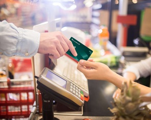 Kích cầu mua sắm thông qua hoàn tiền thẻ tín dụng