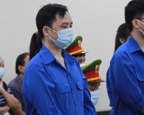 Vụ xử thao túng chứng khoán, luật sư biện hộ thân chủ là 'gà mờ', không biết gì về chứng khoán
