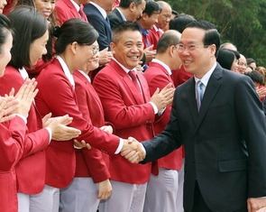 Chủ tịch nước Võ Văn Thưởng gặp mặt đoàn thể thao Việt Nam giành thành tích tại SEA Games 32