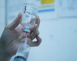 Ngộ độc botulinum gia tăng, sao mãi chờ thuốc giải 'viện trợ'?