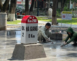 Cột mốc Km0 tại Hà Giang được cắm lại sau 3 ngày sửa chữa