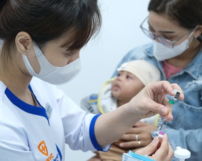 Cần làm gì giúp trẻ tiêm ngừa đầy đủ?