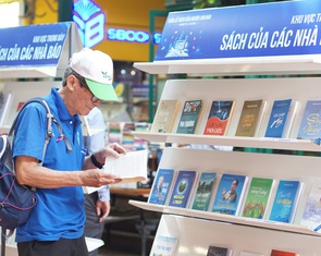 Hội sách đầu tiên của người làm báo