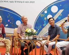Nhờ báo chí mới đi đường dài với văn chương