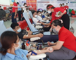 Bệnh viện Huyết học - Truyền máu Cần Thơ đề nghị 74 bệnh viện dùng máu tiết kiệm, vì sao?