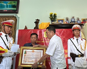 Vụ tấn công trụ sở UBND hai xã: Truy tặng Huân chương bảo vệ Tổ quốc cho các liệt sĩ