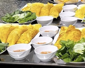 Người miền Tây đổ bánh xèo ăn Tết Đoan ngọ