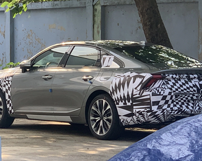 Kia K8 lần đầu lộ diện tại Việt Nam, lớn hơn Toyota Camry