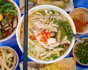 Du lịch một mình đến Hà Nội: Ăn gì, chơi đâu?
