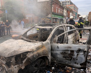 Biểu tình ở Pháp: 1.300 người bị bắt, ông Macron hoãn đi Đức