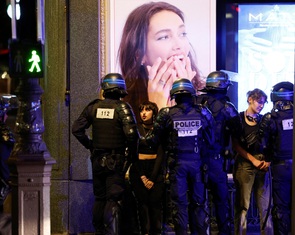 Bạo loạn dữ dội, cướp bóc giữa ban ngày ở Pháp