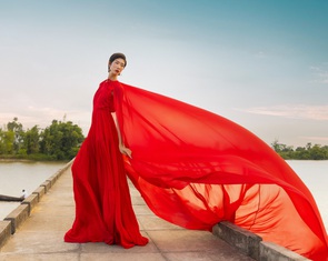 Khi sàn diễn thời trang là đồng lúa, cây cầu, bãi biển