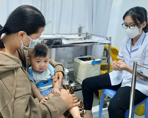 Bố trí ngân sách trung ương mua vắc xin tiêm chủng mở rộng