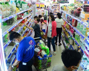 VAT giảm 2%, nhiều hàng hóa giảm giá mạnh