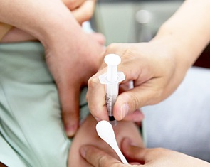 Vắc xin tiêm chủng sắp về, đủ tiêm bù