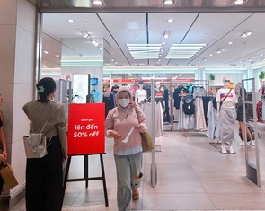 Doanh nghiệp đua khuyến mãi, sức mua tăng nhanh