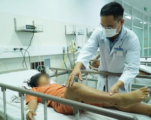 Kết luận ngộ độc botulinum ở Thủ Đức: Trẻ nguy kịch, cụ bà 71 tuổi tự mua thuốc uống khỏi?