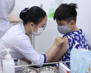 Tọa đàm 'Tiêm vắc xin phòng các bệnh truyền nhiễm mùa hè'