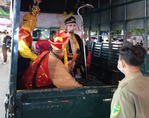 'Thầy trò Tôn Ngộ Không' trước chợ đêm Phú Quốc được đội trật tự mời làm việc