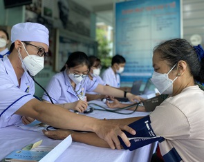 Thêm 200 người cao tuổi ở TP.HCM được khám sức khỏe, tầm soát hậu COVID-19 miễn phí