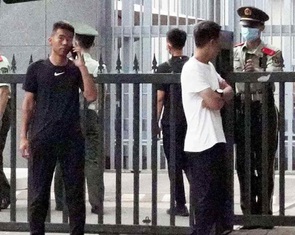 Đại sứ quán Nhật ở Trung Quốc bị ném đá và trứng gà, Thủ tướng Nhật lên tiếng
