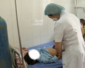 Chất alcaloid trong quả hồng châu gây ngộ độc chết người có trong những loại cây nào?