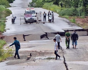 Mưa lớn kéo dài, Lâm Đồng tiếp tục di dời dân