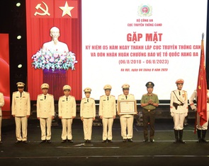 Cục Truyền thông Công an nhân dân đón nhận Huân chương Bảo vệ Tổ quốc