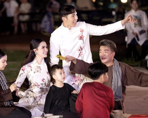 Ký ức Trung thu tuổi thơ qua show thời trang tôn vinh tà áo Việt