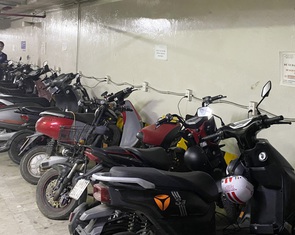 Gửi xe chung cư: tìm giải pháp an toàn, không thể cực đoan