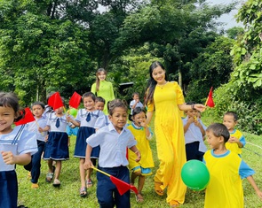Cô Thu 'Tắk Pổ' và lễ khai giảng ở điểm trường mới không điện, sóng chập chờn